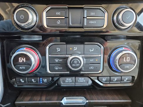 Used 2022 GMC Yukon XL Denali w/ Denali Ultimate Package image 18