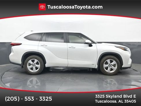 Used 2023 Toyota Highlander LE image 1