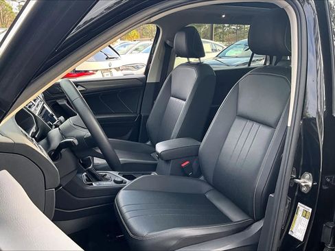 Used 2023 Volkswagen Tiguan SE image 7