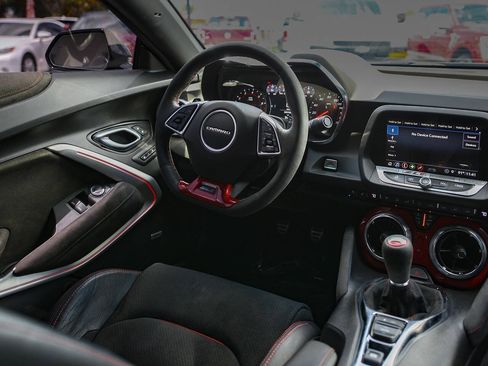 Used 2019 Chevrolet Camaro ZL1 RWD image 21