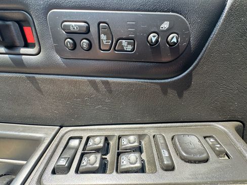 Used 2005 HUMMER H2 SUT w/ Preferred Equipment Group AWD/4WD image 28