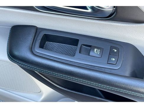 Used 2021 Chrysler Pacifica Touring w/ Uconnect Theater Family Group image 22