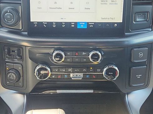 Certified 2025 Ford F150 Platinum w/ Equipment Group 702A High AWD/4WD image 17