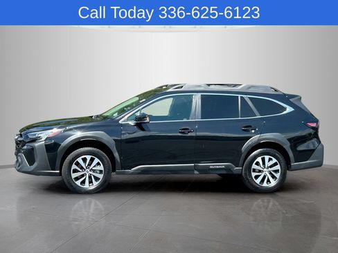 Used 2023 Subaru Outback Premium AWD/4WD image 2