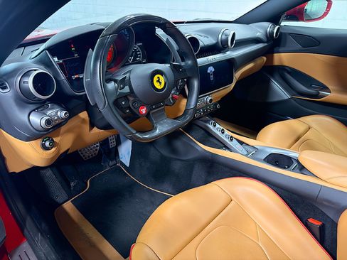 Used 2020 Ferrari Portofino RWD image 4