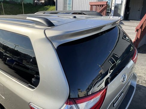 Used 2015 Toyota Sienna LE image 83