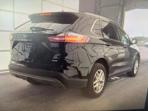 Certified 2024 Ford Edge SEL w/ Convenience Package AWD/4WD image 2