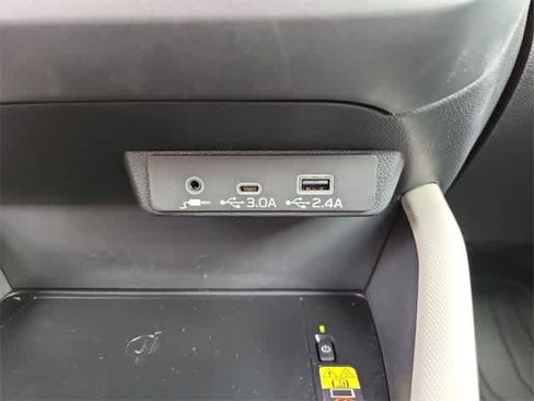 Certified 2025 Subaru Forester Limited image 28