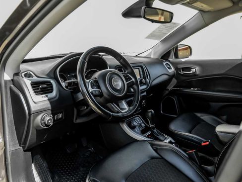 Used 2018 Jeep Compass Latitude w/ Cold Weather Group image 3