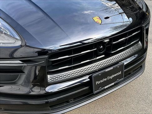 Certified 2025 Porsche Macan AWD/4WD image 32