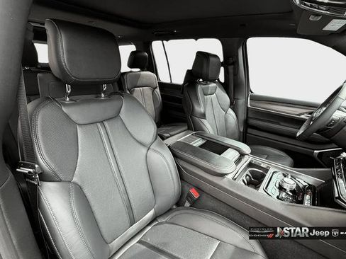 Used 2024 Jeep Wagoneer Series III w/ Premium Group I image 12