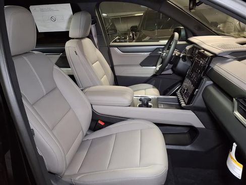 New 2025 GMC Acadia Elevation w/ Elevation Premium Package image 6