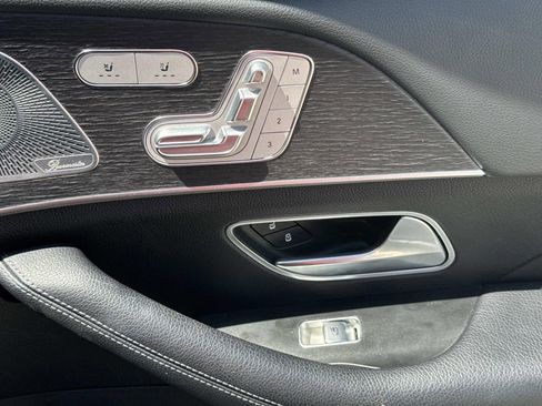 Used 2022 Mercedes-Benz GLS 450 4MATIC image 15