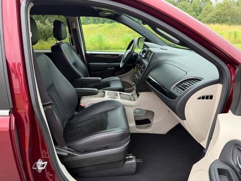 Used 2017 Dodge Grand Caravan SXT FWD image 17