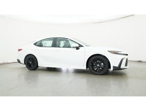 New 2026 Toyota Camry SE image 28