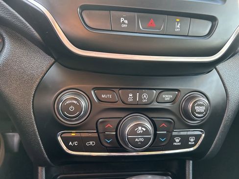 Used 2022 Jeep Cherokee Latitude Lux image 25