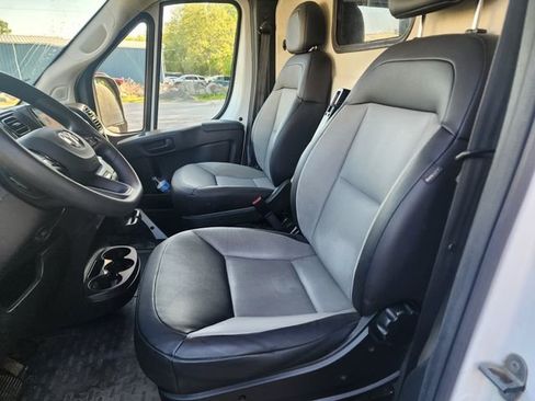 Used 2025 RAM ProMaster 2500 w/ Convenience Group FWD image 4