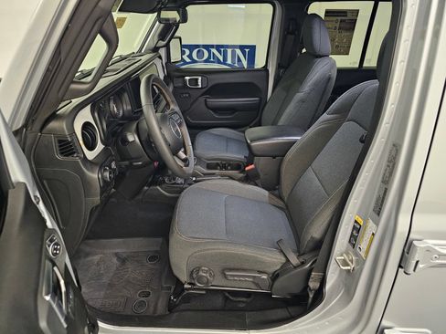 Used 2024 Jeep Wrangler Unlimited Sport AWD/4WD image 4