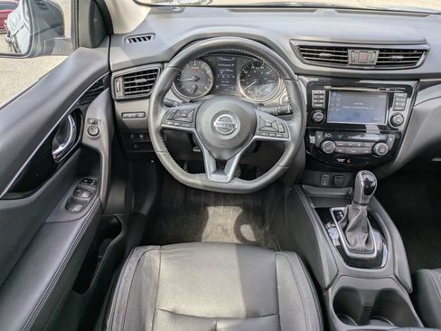 Used 2018 Nissan Rogue Sport SL w/ SL Premium Package FWD image 17