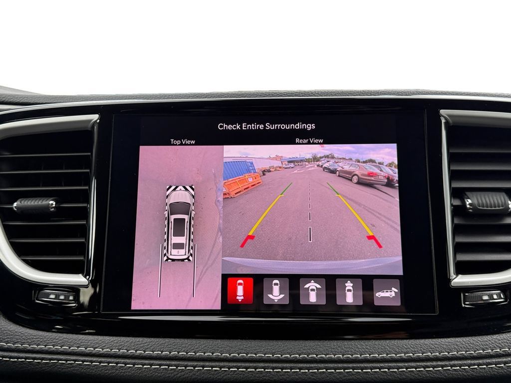 Used 2022 Chrysler Pacifica Touring-L w/ Uconnect Theater Family Group AWD/4WD image 15
