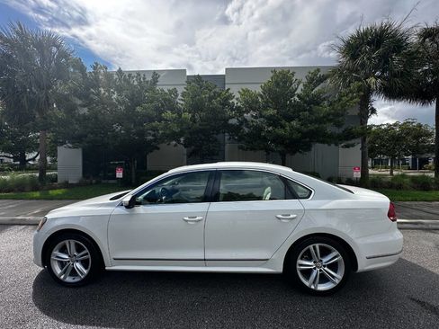 Used 2014 Volkswagen Passat 1.8T SEL Premium image 4