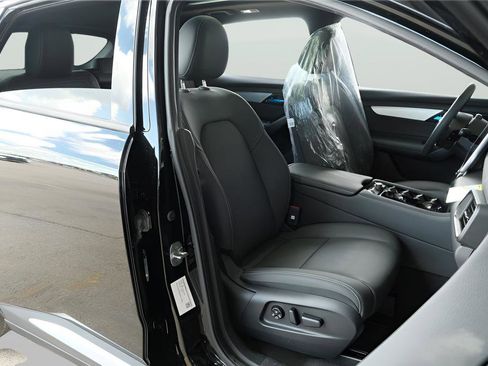 New 2025 VinFast VF 8 Plus AWD/4WD image 11