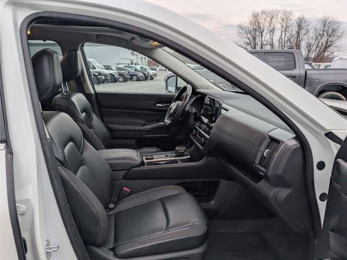 Used 2022 Nissan Pathfinder SL w/ SL Premium Package image 11