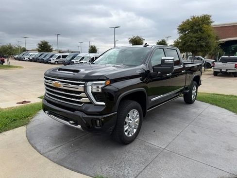Used 2024 Chevrolet Silverado 2500 High Country w/ High Country Premium Package AWD/4WD image 3