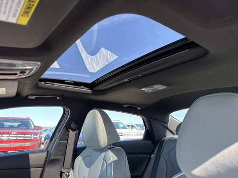 New 2026 Hyundai Elantra Limited FWD image 3