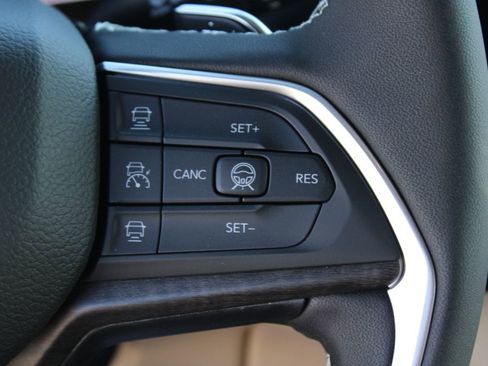New 2026 Jeep Grand Cherokee L Limited w/ Limited Altitude Package AWD/4WD image 29