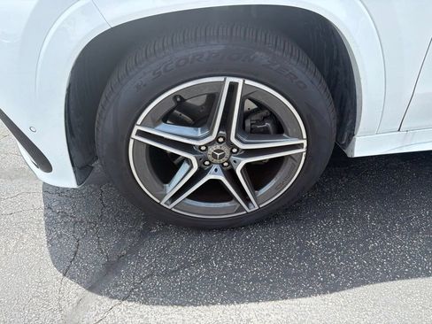 Used 2026 Mercedes-Benz GLS 450 4MATIC image 2
