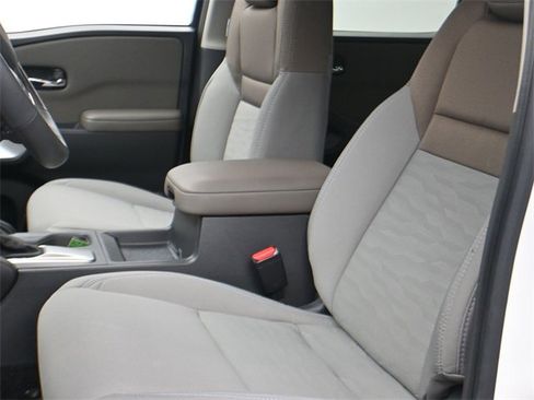 Used 2024 Nissan Frontier SV w/ SV Convenience Package image 10