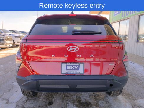 Used 2025 Hyundai Kona SEL image 7