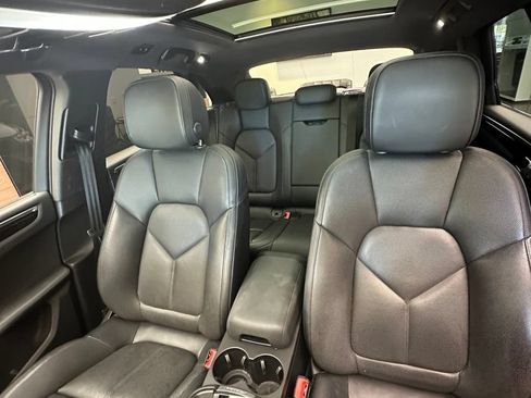 Used 2023 Porsche Macan S AWD/4WD image 12