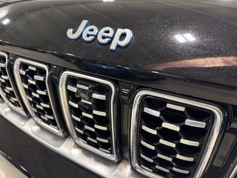 Used 2023 Jeep Grand Cherokee Summit AWD/4WD image 4
