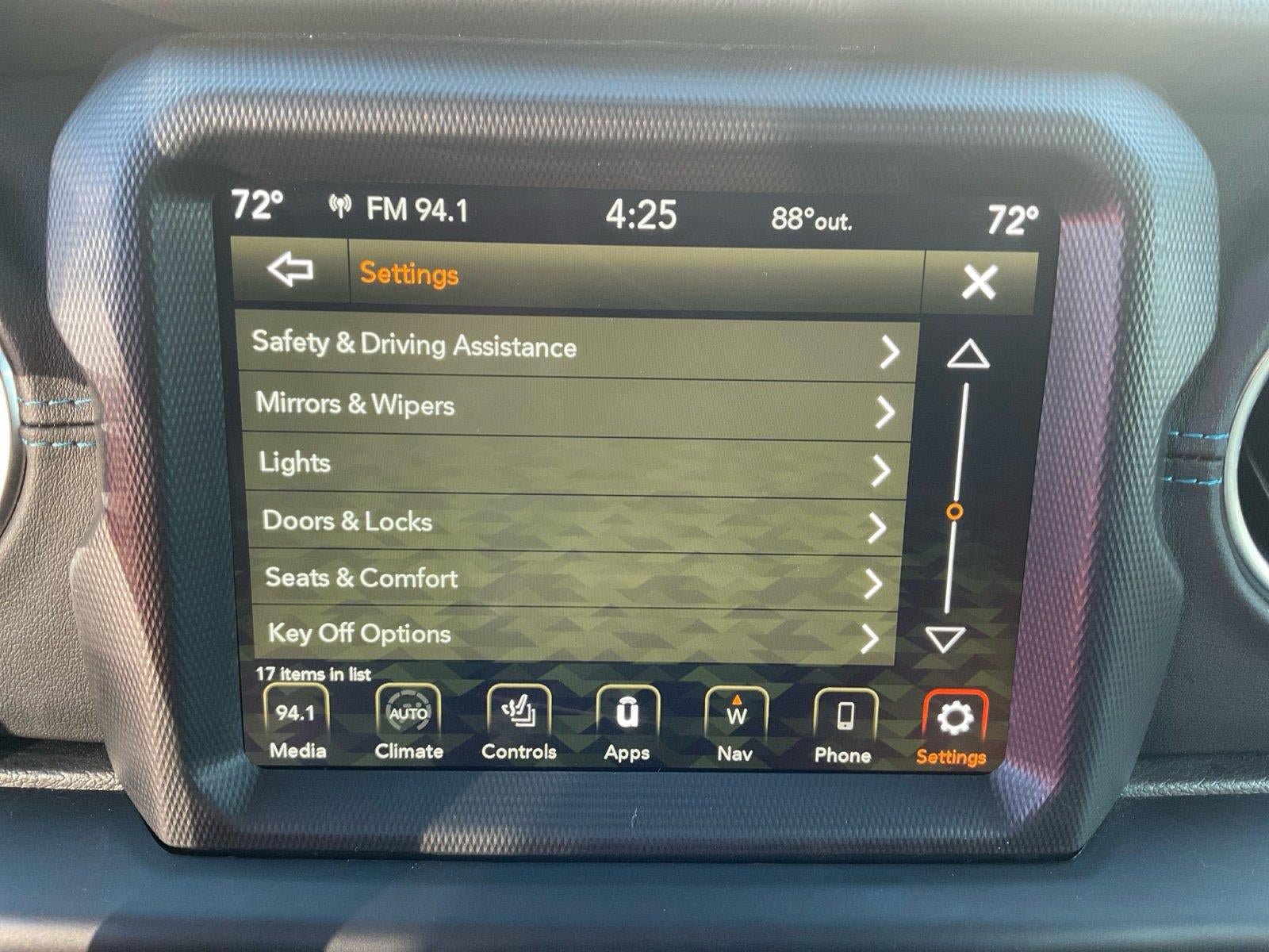 Used 2022 Jeep Wrangler Unlimited Rubicon 4xe AWD/4WD image 19