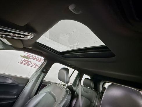 Used 2023 Jeep Grand Cherokee Altitude image 11