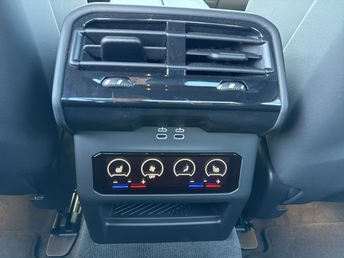 Used 2025 BMW M5 w/ Carbon Package AWD/4WD image 25