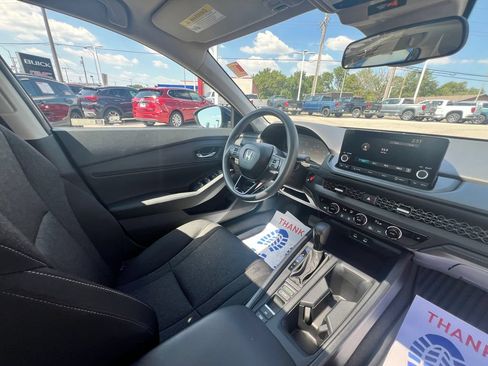 Used 2025 Honda Accord SE image 37