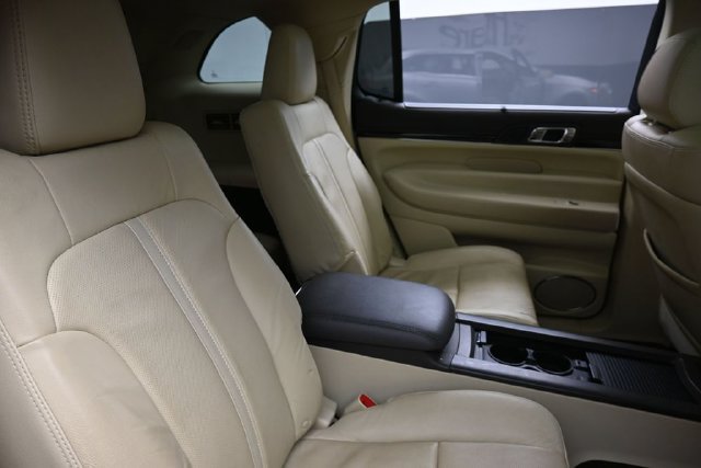 Used 2019 Lincoln MKT AWD image 32