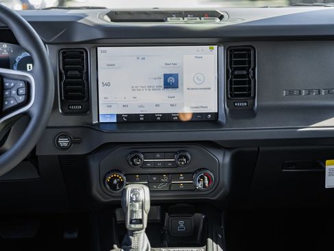 New 2025 Ford Bronco 4-Door image 20