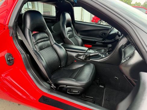 Used 2004 Chevrolet Corvette Coupe w/ Preferred Equipment Group RWD image 19