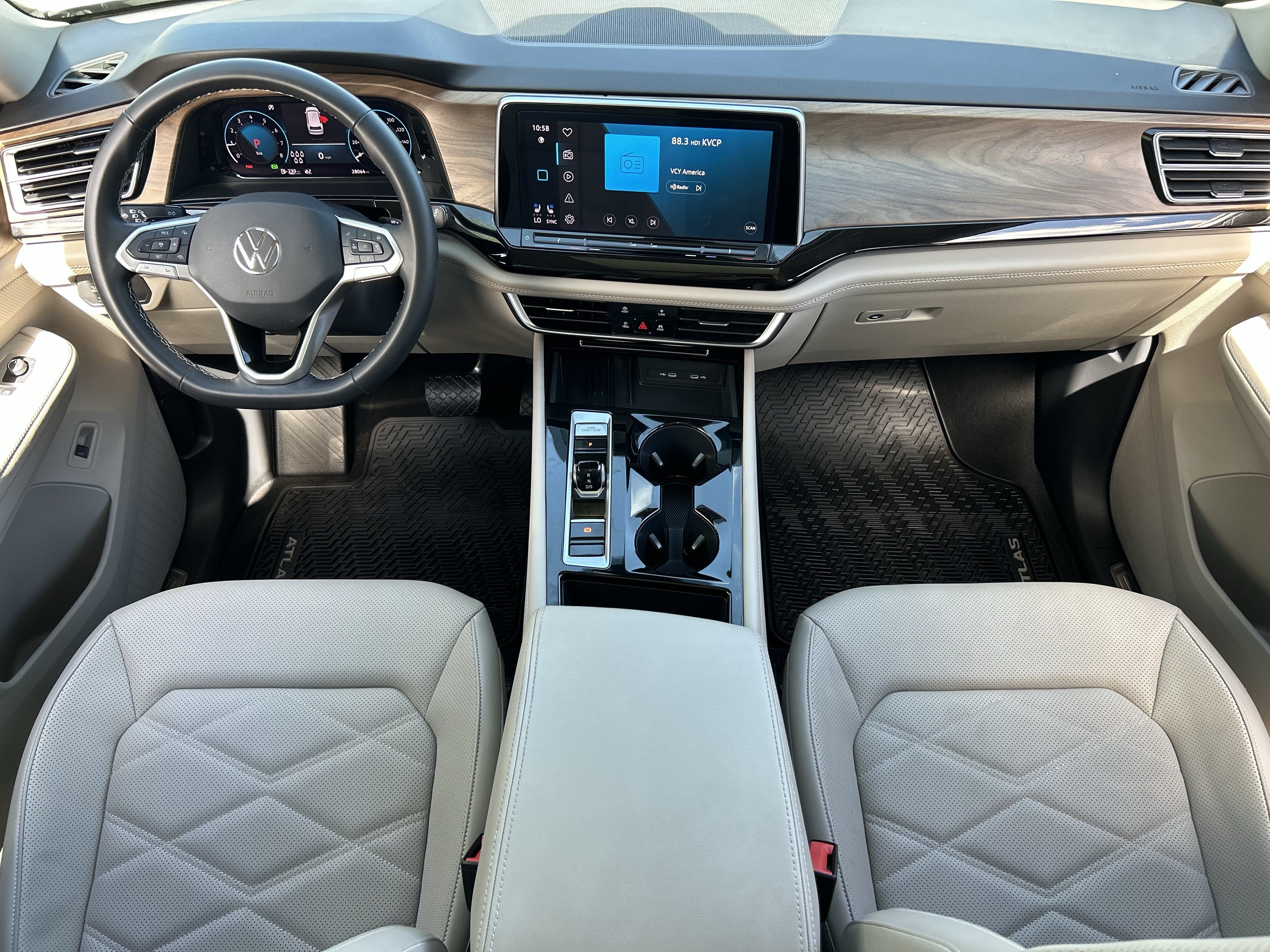 Certified 2025 Volkswagen Atlas SE w/ Panoramic Sunroof Package FWD image 14