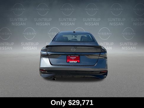Used 2027 Nissan Sentra SR w/ Floor Mat Package FWD image 4