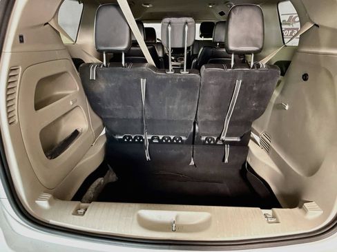 Used 2023 Chrysler Pacifica Touring-L FWD image 28