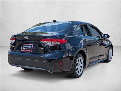 Used 2025 Toyota Corolla LE FWD image 5