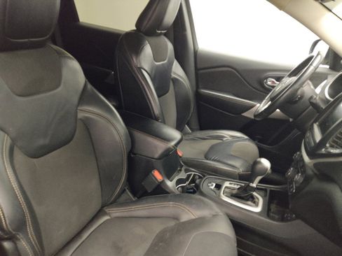 Used 2018 Jeep Cherokee Latitude Plus image 21