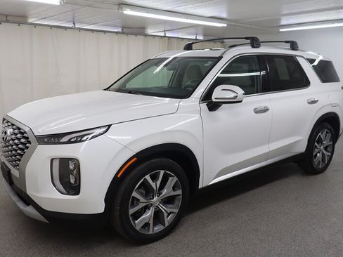 Used 2022 Hyundai Palisade SEL w/ Premium Package FWD image 3