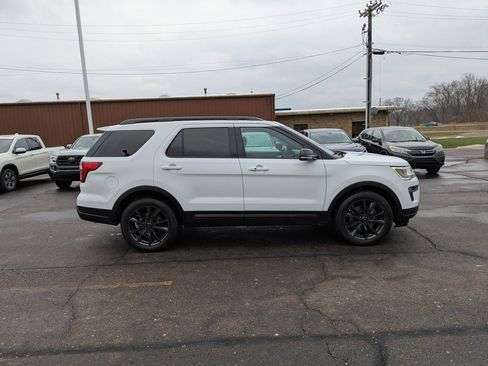 Used 2018 Ford Explorer XLT w/ Equipment Group 202A image 2