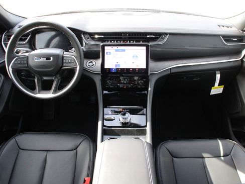 New 2025 Jeep Grand Cherokee L Limited image 2